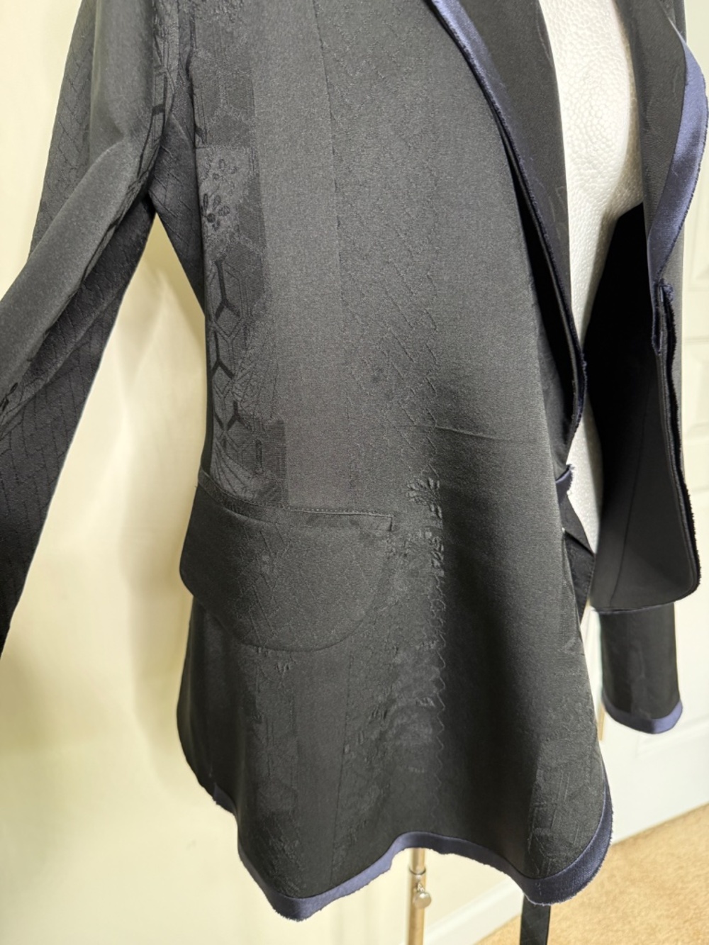 Ibrigu Jacket - Picture 6 of 14
